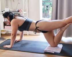 Lindsay is a fitness freak and exercises regularly for good health.